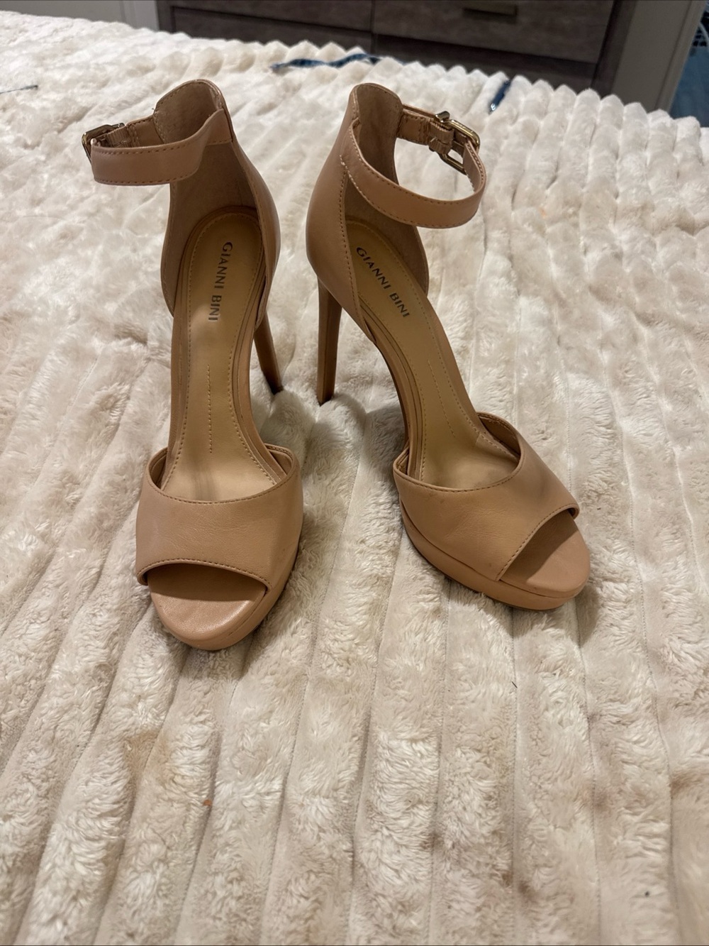 Gianni Bini Leather Stiletto 4.5" heels Us Size 7.5